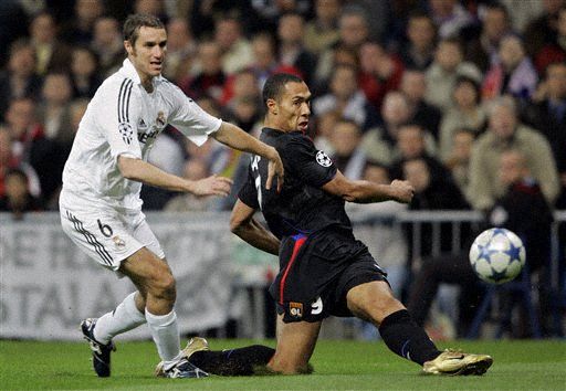 姆巴佩调侃破坏点球点：对方支撑脚要是打滑，我们就赚到了（姆巴佩打趣称在点球点“动手脚”：若对手支撑脚打滑，我们就占便宜）