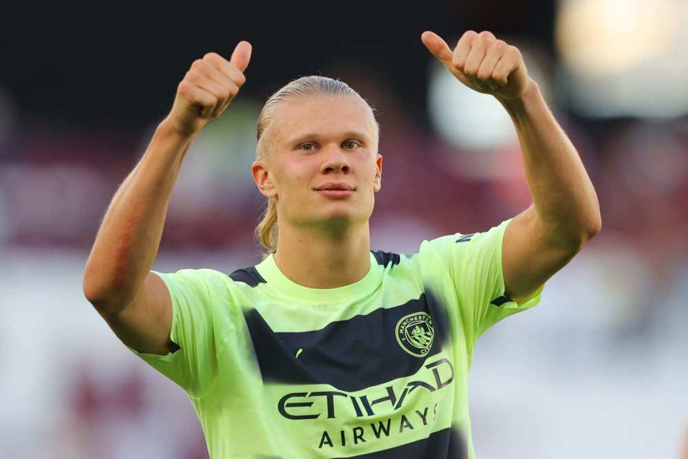 恐怖慎入，加纳国脚弗朗西斯在与日本友谊赛中小腿遭90度弯曲（惊险一幕：加纳国脚弗朗西斯在与日本的友谊赛中小腿重伤）