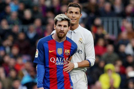 内马尔那些骚操作名场面瞬间，不愧是把任加足球发扬光大球星之一（内马尔花式操作名场面集锦，果然是将花式足球发扬光大的顶级球星之一）