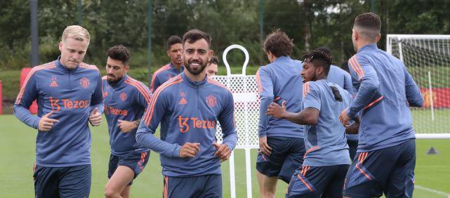 东契奇+詹姆斯+里夫斯，三巨头的阵容，到底能否争冠？（东契奇联手詹姆斯与里夫斯，三巨头能否问鼎总冠军？）