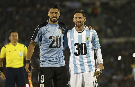 翻修球场，“连滚带爬”为的是“从从容容”（修缮球场，眼下“快马加鞭”，只为将来“从容不迫”）