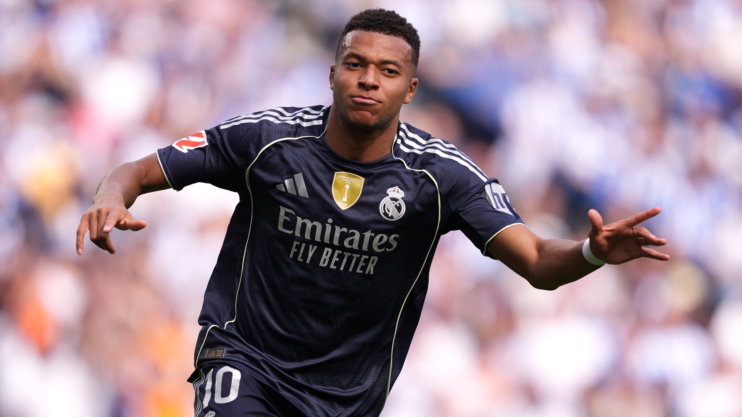 队报：尽管梅西在美职联表现出色，但足球在美国依然地位轻微（队报：梅西高光难改现状，足球在美国仍显小众）