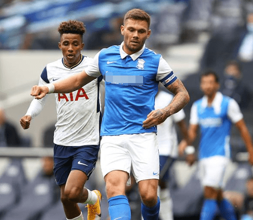 林加德参加综艺展示自己在首尔的生活，住豪华公寓+喜欢护肤（林加德亮相综艺晒首尔日常：住豪华公寓、热爱护肤）