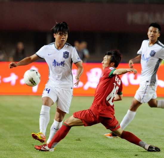 孔萨：凯恩给球队设立标准，那自然而然会激励我们（孔萨：凯恩为球队树立标杆，自然而然激励全队）