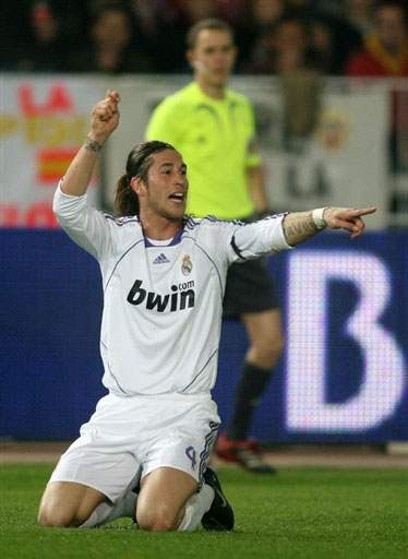 法尔克：巴萨确实对凯恩感兴趣，但很难承担其解约金+年薪（法尔克：巴萨有意凯恩，但难承担其解约金和高薪）