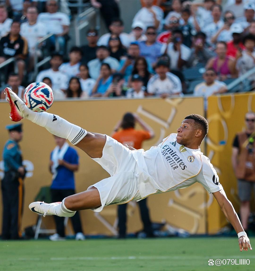 萨索洛主场迎战佛罗伦萨，保级无忧对决深陷泥潭（萨索洛主场战佛罗伦萨：一方保级无虞，一方深陷泥潭）