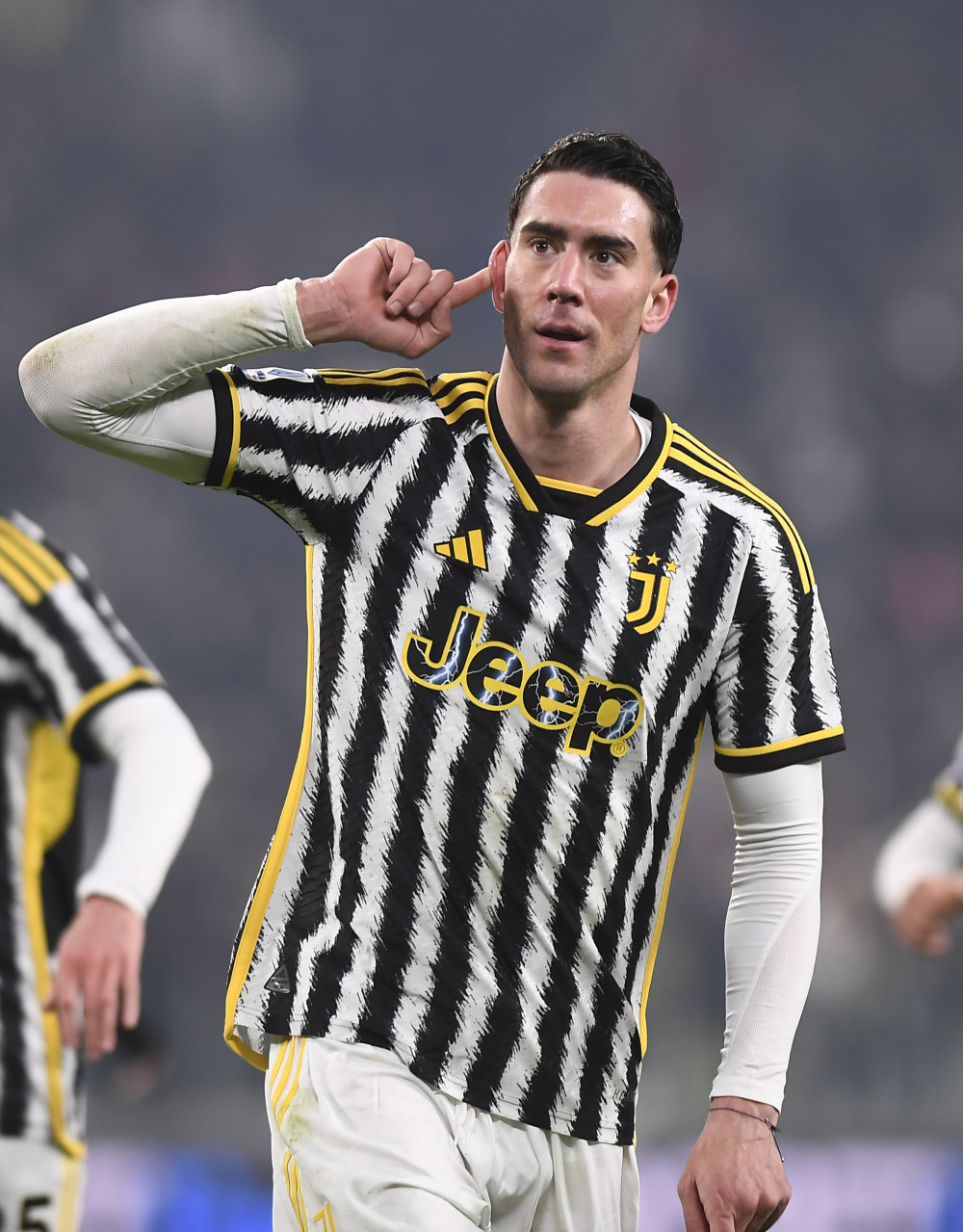 跟队记者：迈尼昂看起来不会续约，但阿莱格里仍在试图说服他（随队记者：迈尼昂续约希望渺茫，阿莱格里仍在努力劝说他）