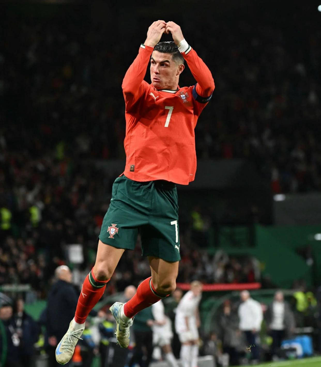 全市场：尤文与那不勒斯对格雷茨卡有意，正关注其续约情况（尤文和那不勒斯看中格雷茨卡，密切留意续约走向）