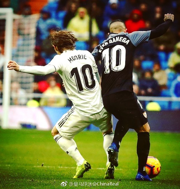 利物浦确认不放走萨拉赫，他将继续留在球队，尽管表现不佳。（利物浦确认萨拉赫继续留队，表现低迷不影响去留）