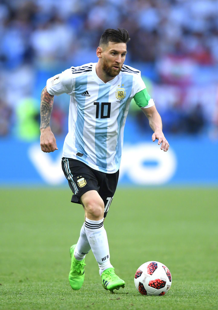 2.53米，麦克托米奈创下倒钩射门脚尖高度新的世界纪录