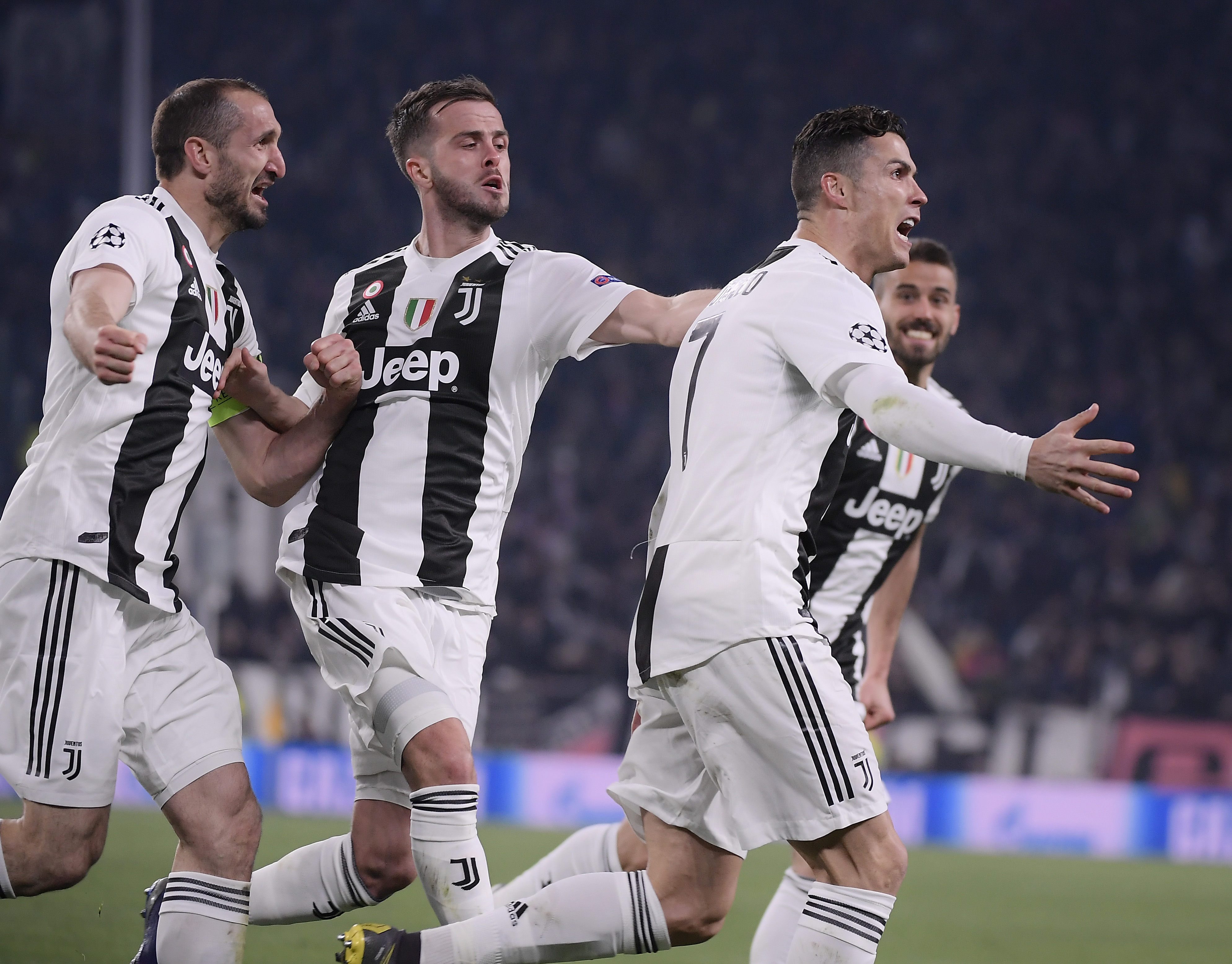 埃贝尔提议诺伊尔重返国家队？卡恩：这也许只是他的个人想法（卡恩回应埃贝尔建议诺伊尔重返国家队：可能只是其个人意见）